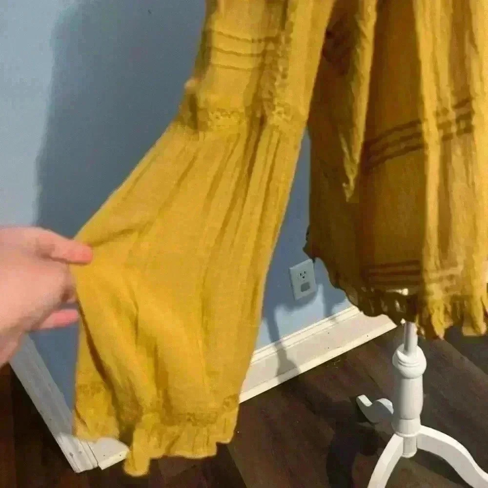 Free People Ladies Bell Sleeve Blouse
Yellow boho ruffle peasant Size Small - Picture 9 of 13